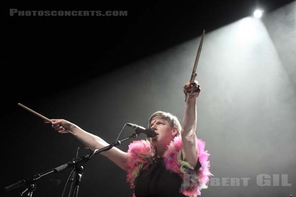 TUNE YARDS - 2011-06-02 - PARIS - Cafe de la Danse - 